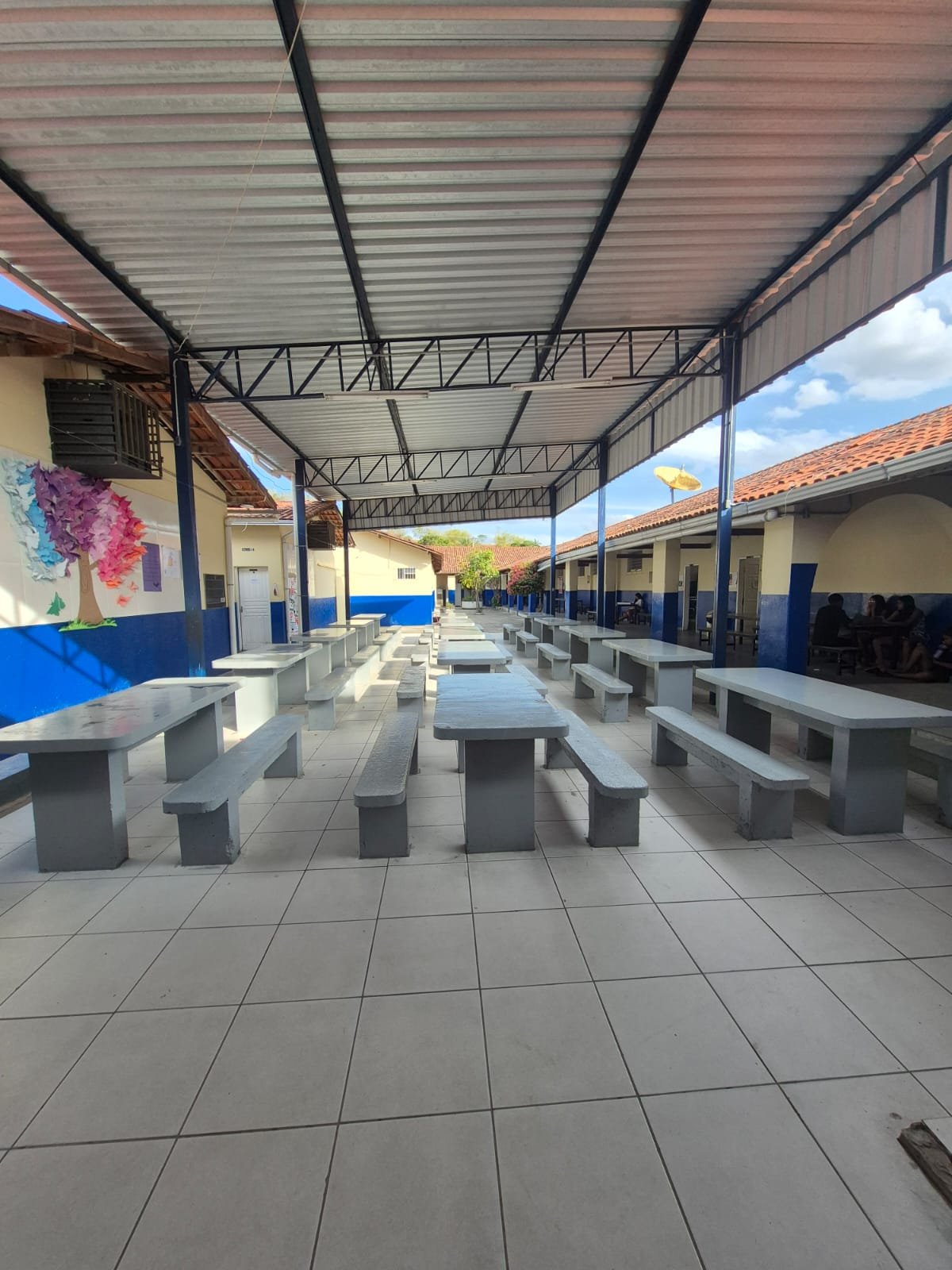 Detalhe do corredor da escola